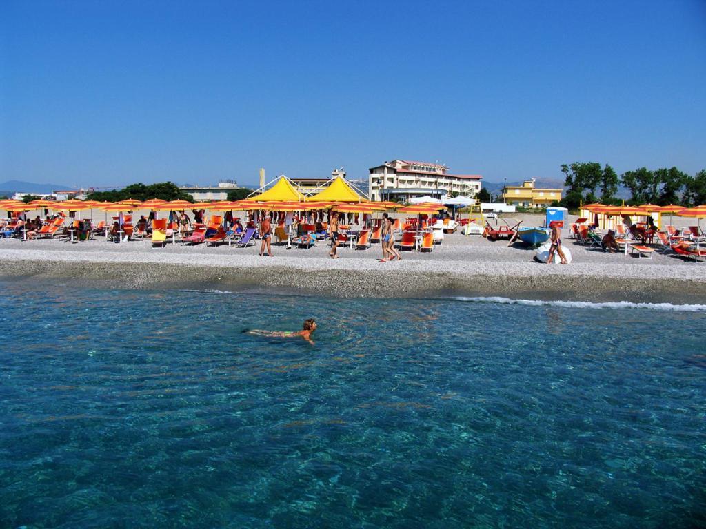 Monolocale Deluxe A 2,7 Km Dal Mare Per 2 Persone Apartment Siderno Luaran gambar