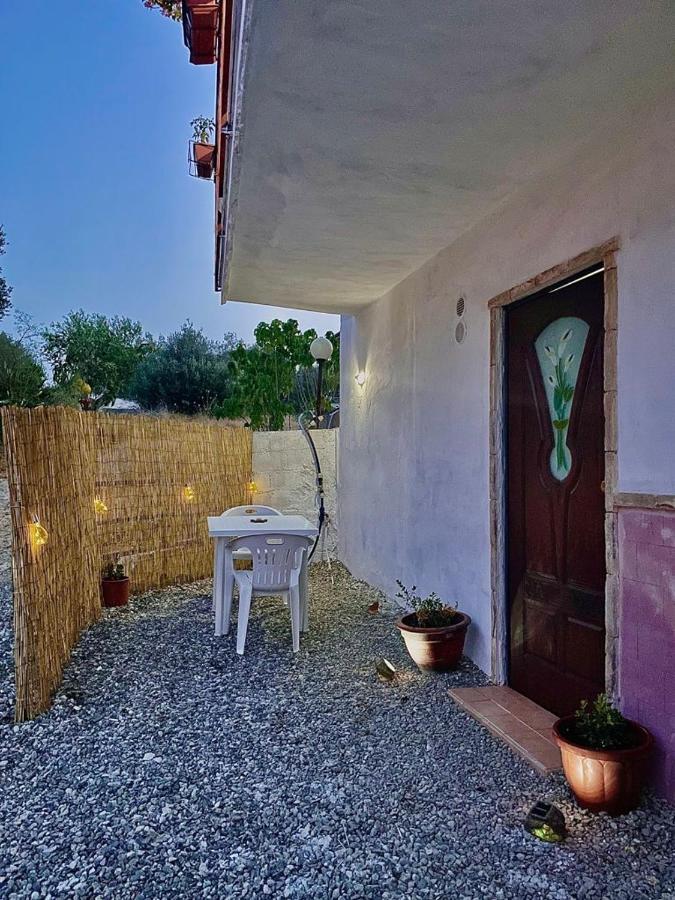 Monolocale Deluxe A 2,7 Km Dal Mare Per 2 Persone Apartment Siderno Luaran gambar