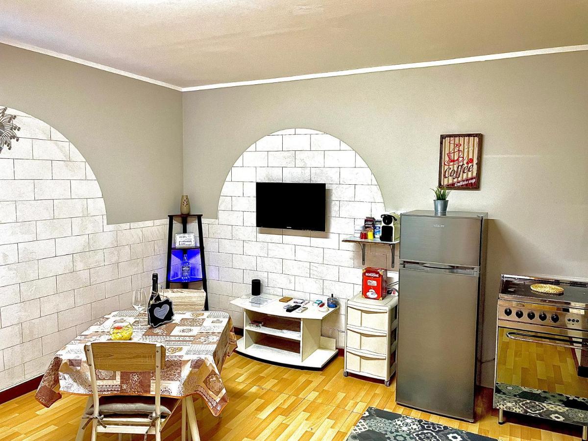 Monolocale Deluxe A 2,7 Km Dal Mare Per 2 Persone Apartment Siderno Luaran gambar