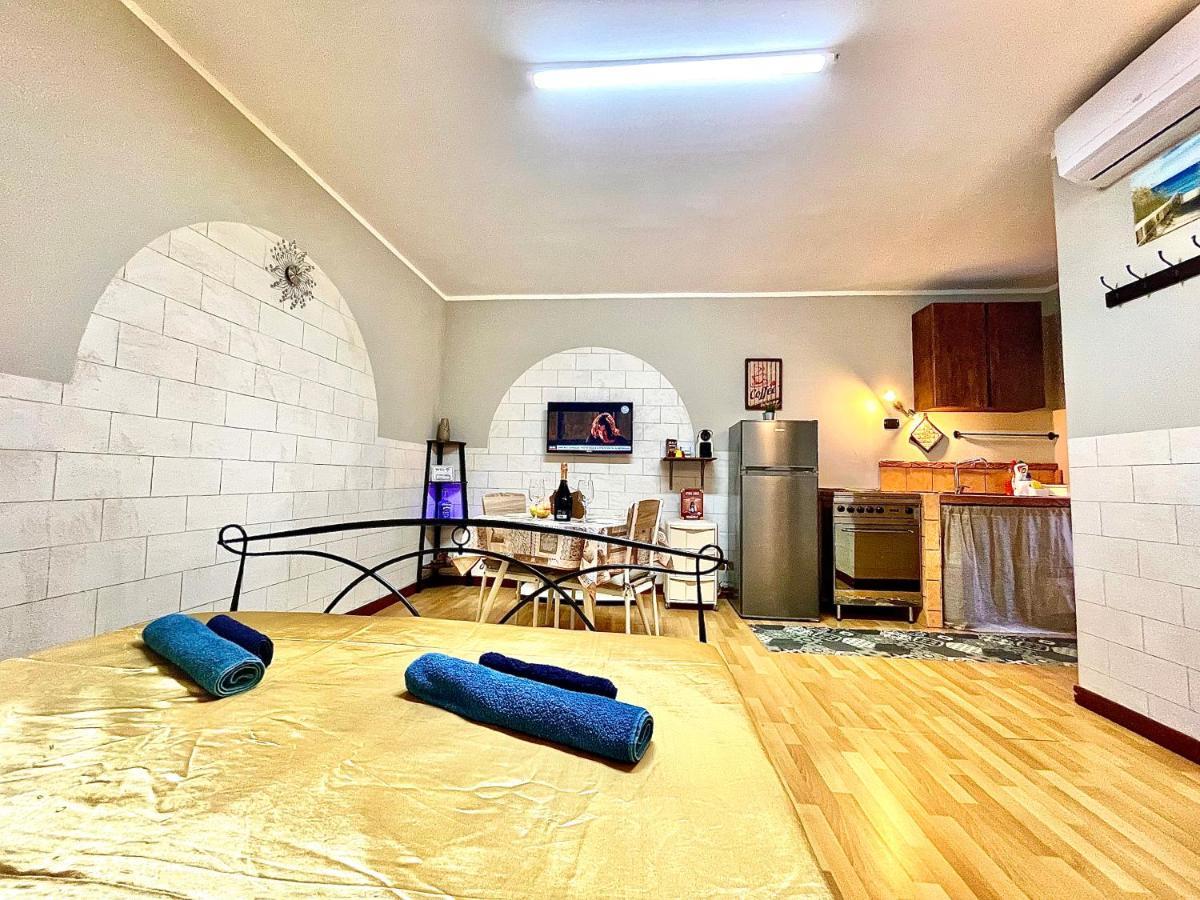 Monolocale Deluxe A 2,7 Km Dal Mare Per 2 Persone Apartment Siderno Luaran gambar
