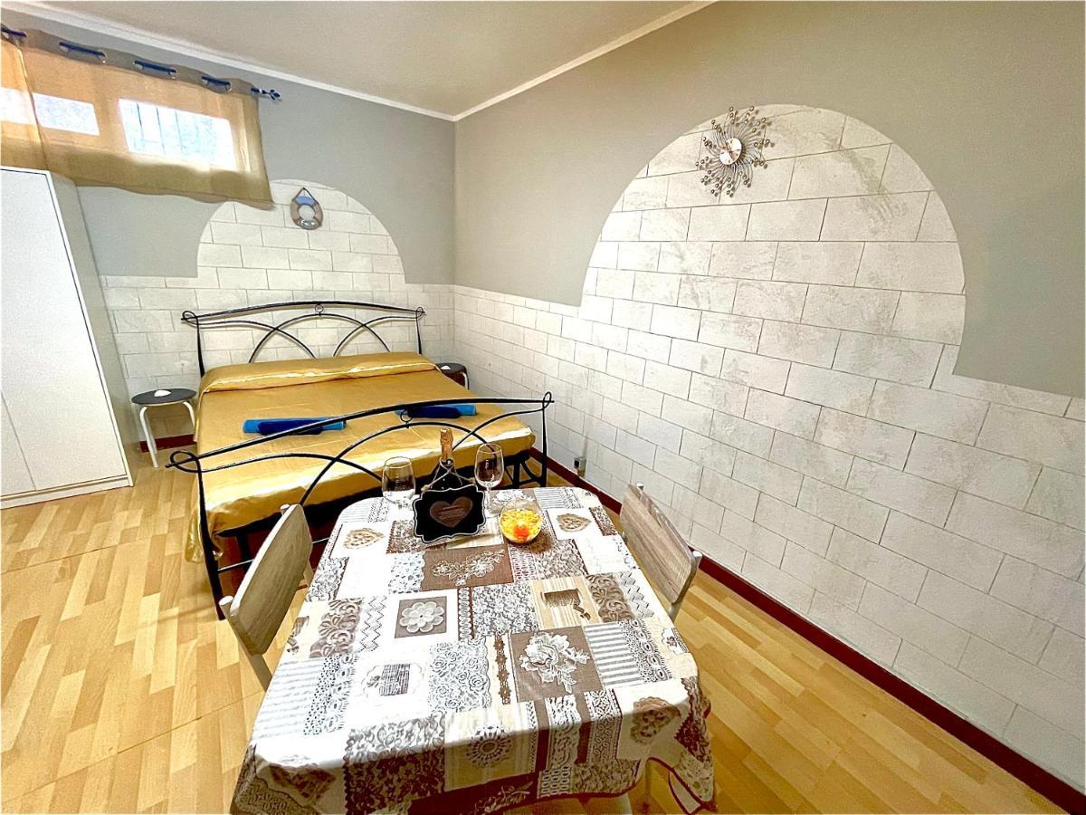 Monolocale Deluxe A 2,7 Km Dal Mare Per 2 Persone Apartment Siderno Luaran gambar