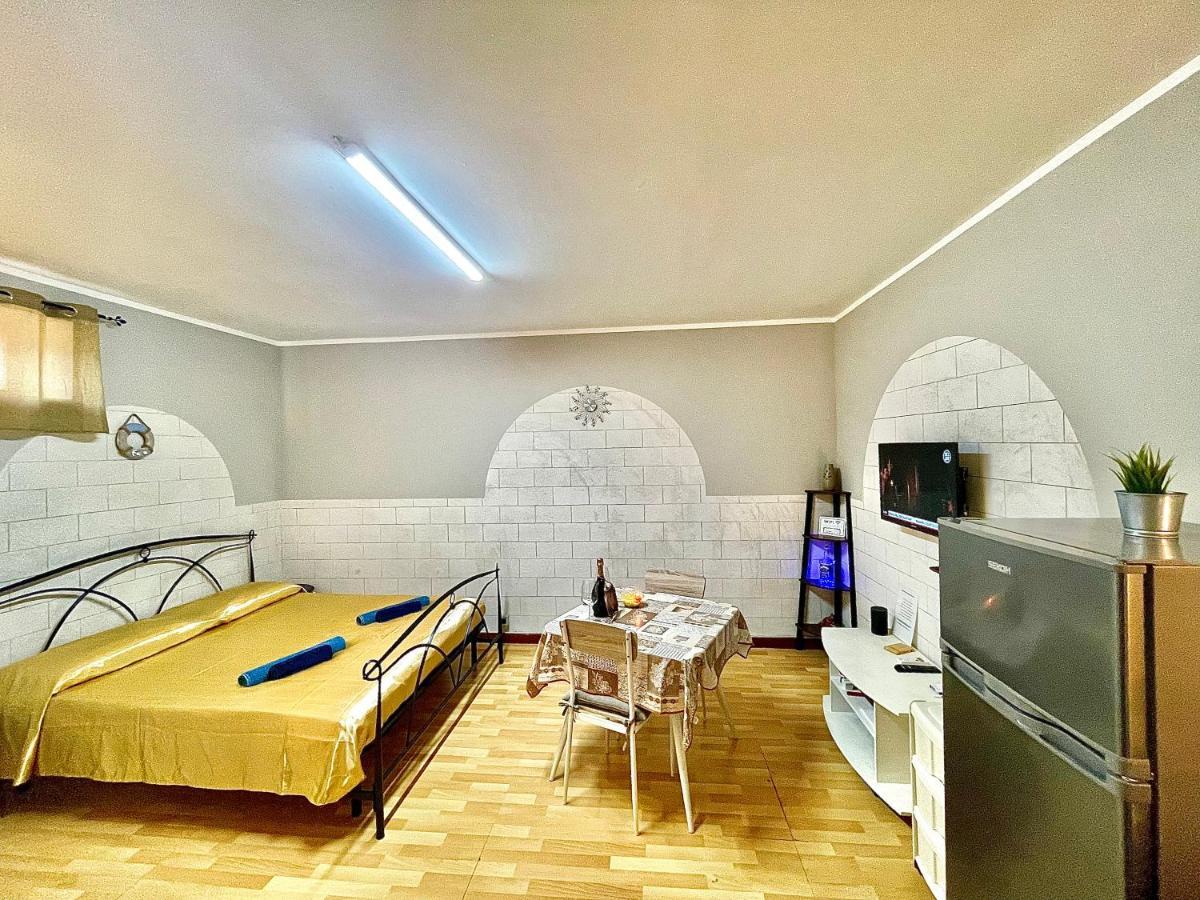 Monolocale Deluxe A 2,7 Km Dal Mare Per 2 Persone Apartment Siderno Luaran gambar